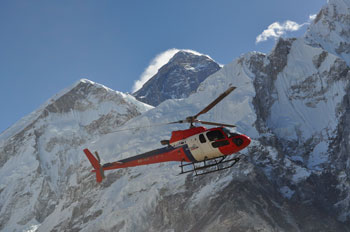 Discover the Mt. Everest (8848m) from Helicopter